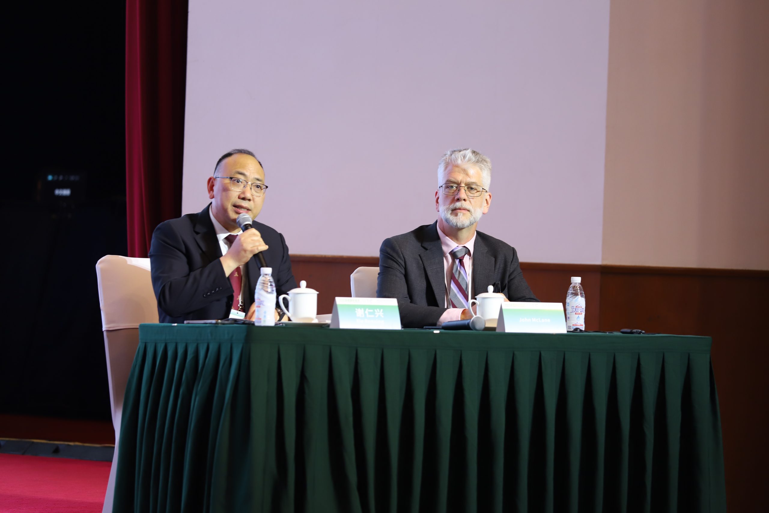 John McLane and Xie Renxing moderate Keynote Reports John McLane and Xie Renxing moderate Keynote Reports 1
